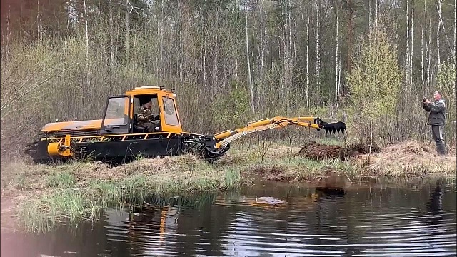 Плавающий экскаватор-амфибия "Боцман М200/250"